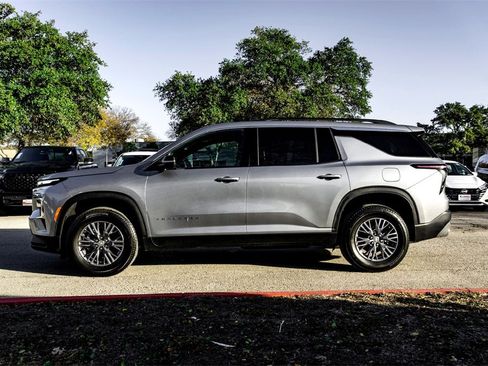 Used 2026 Chevrolet Traverse LT image 7