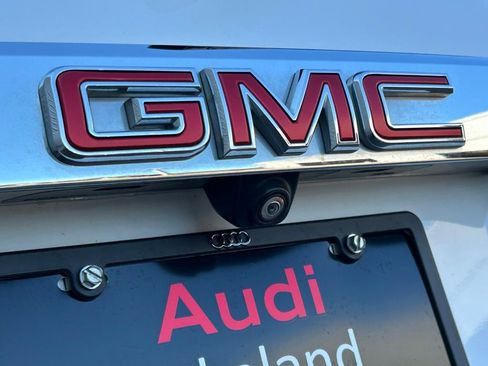 Used 2023 GMC Acadia SLT image 58