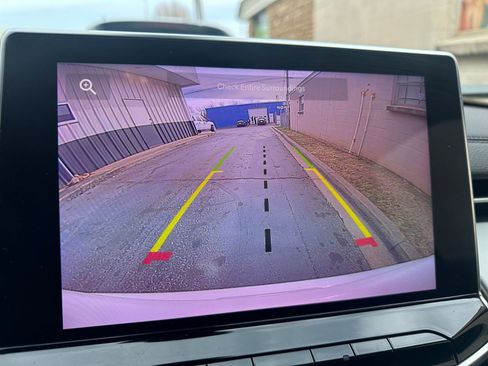 Used 2025 Jeep Compass Limited image 17