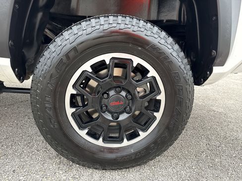 Certified 2024 Toyota Tacoma TRD Off-Road w/ TRD Off Road Upgrade Package AWD/4WD image 18
