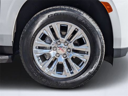 Used 2024 GMC Yukon XL Denali image 11