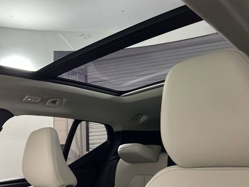 Used 2024 Volvo XC40 B5 Ultimate w/ Protection Package Premier image 17