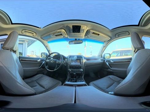 Used 2018 Lexus GX 460 image 36