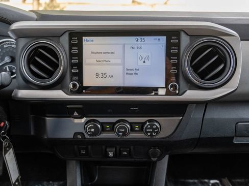 Used 2020 Toyota Tacoma SR5 image 18