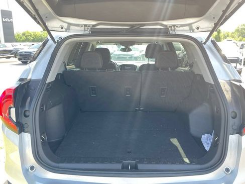 Used 2021 GMC Terrain SLE w/ Driver Convenience Package FWD image 9