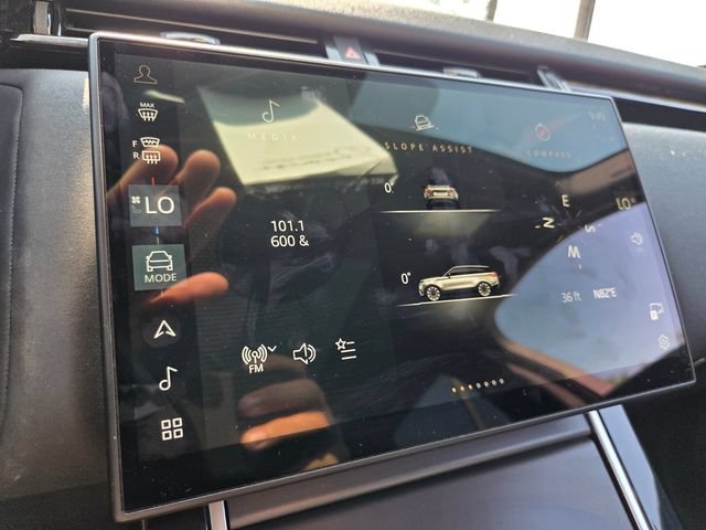 Used 2025 Land Rover Range Rover Velar Dynamic SE AWD/4WD image 26