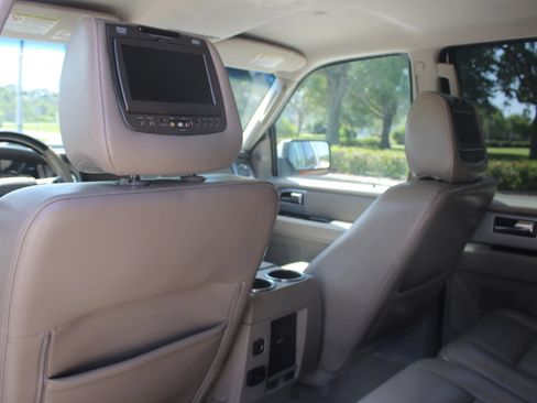 Used 2011 Ford Expedition Limited RWD image 20