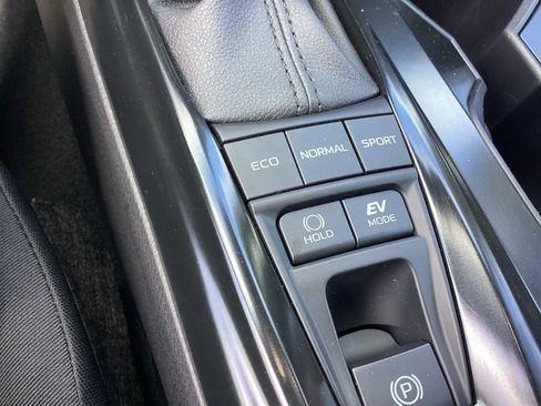 Used 2025 Toyota Camry LE w/ Convenience Package image 18