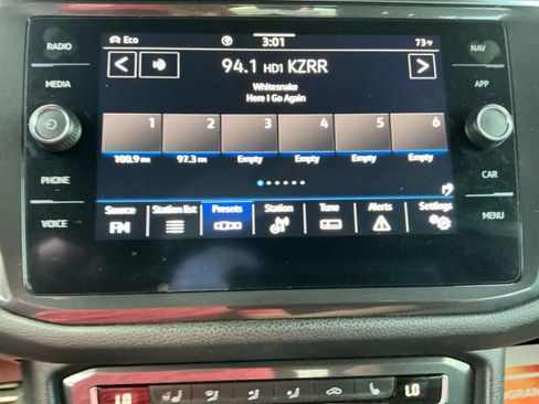 Used 2021 Volkswagen Tiguan SEL Premium R-Line image 28