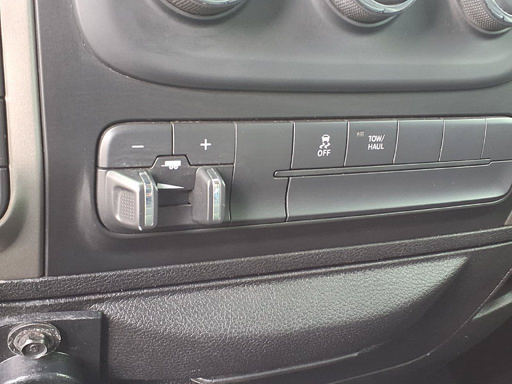 Used 2019 RAM 1500 Classic SLT AWD/4WD image 29