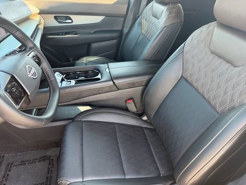 Used 2025 Nissan Murano Platinum w/ Cargo Package AWD/4WD image 10
