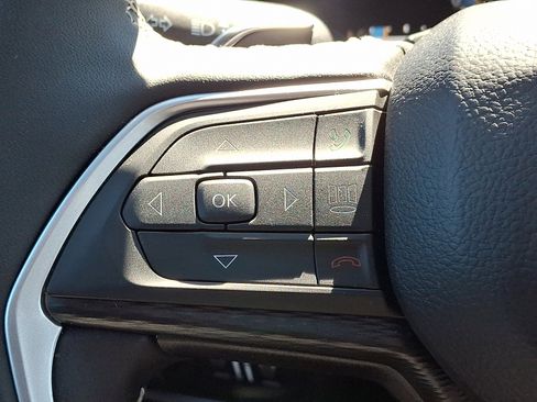 Certified 2025 Jeep Grand Cherokee L Altitude image 23