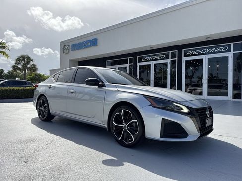 Used 2023 Nissan Altima 2.5 SR FWD image 22