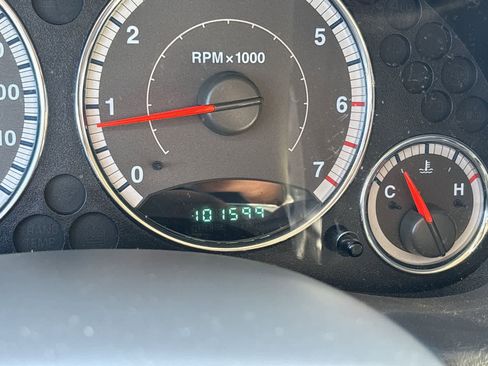 Used 2005 Jeep Liberty Limited w/ Trailer Tow Group image 12