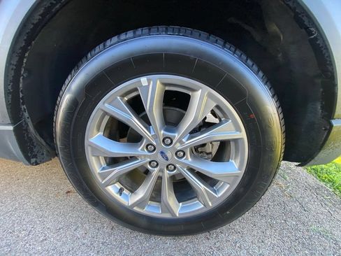 Used 2023 Ford Explorer Limited AWD/4WD image 10