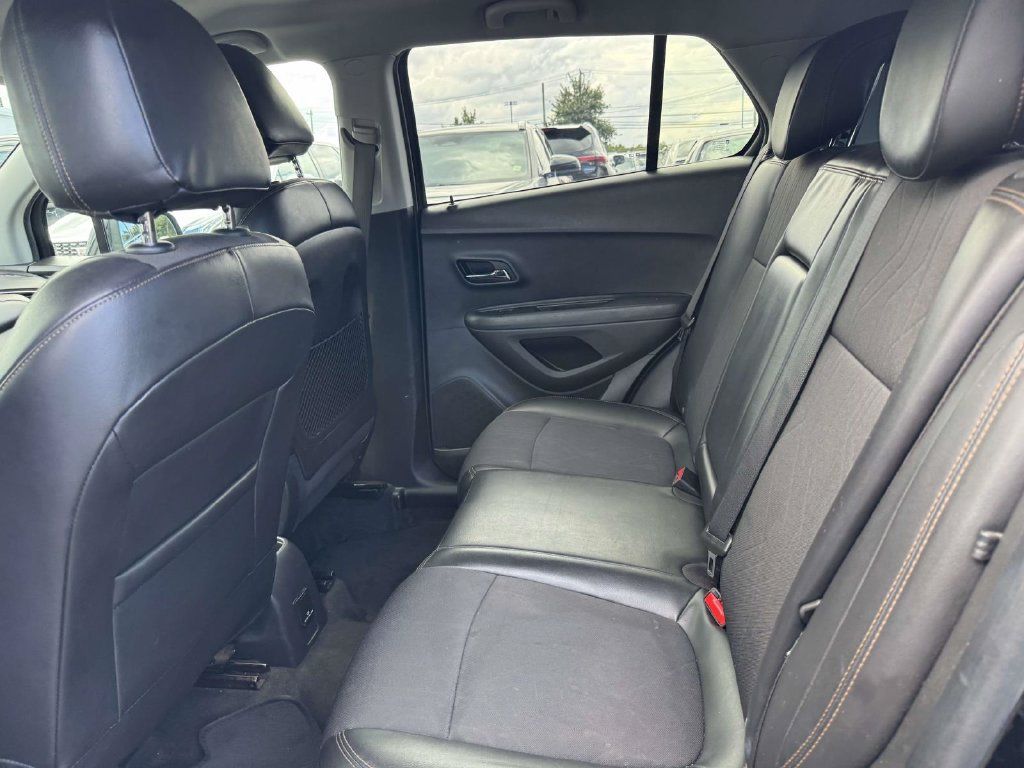 Used 2019 Chevrolet Trax LT w/ LT Convenience Package FWD image 14