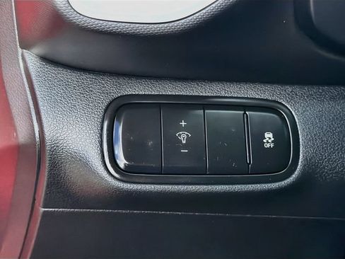 Used 2024 Hyundai Venue Limited FWD image 10