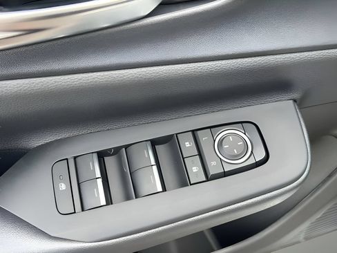 New 2026 Toyota Prius Plug-In Hybrid FWD image 10
