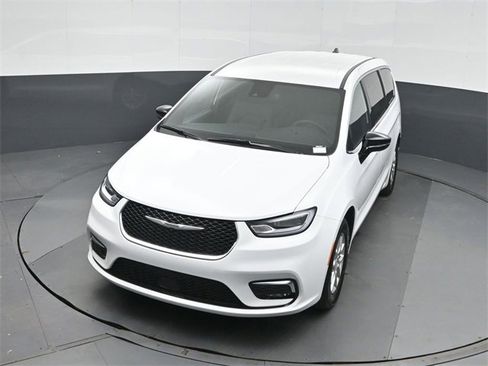 New 2026 Chrysler Pacifica Select image 36