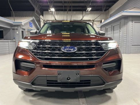 Used 2020 Ford Explorer XLT w/ Comfort Package AWD/4WD image 2