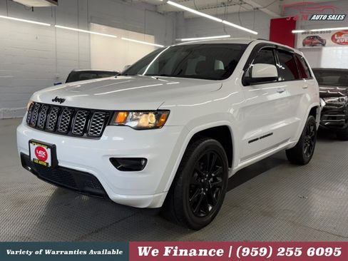 Used 2018 Jeep Grand Cherokee Altitude AWD/4WD image 2