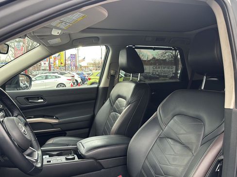 Used 2023 Nissan Pathfinder Platinum image 14