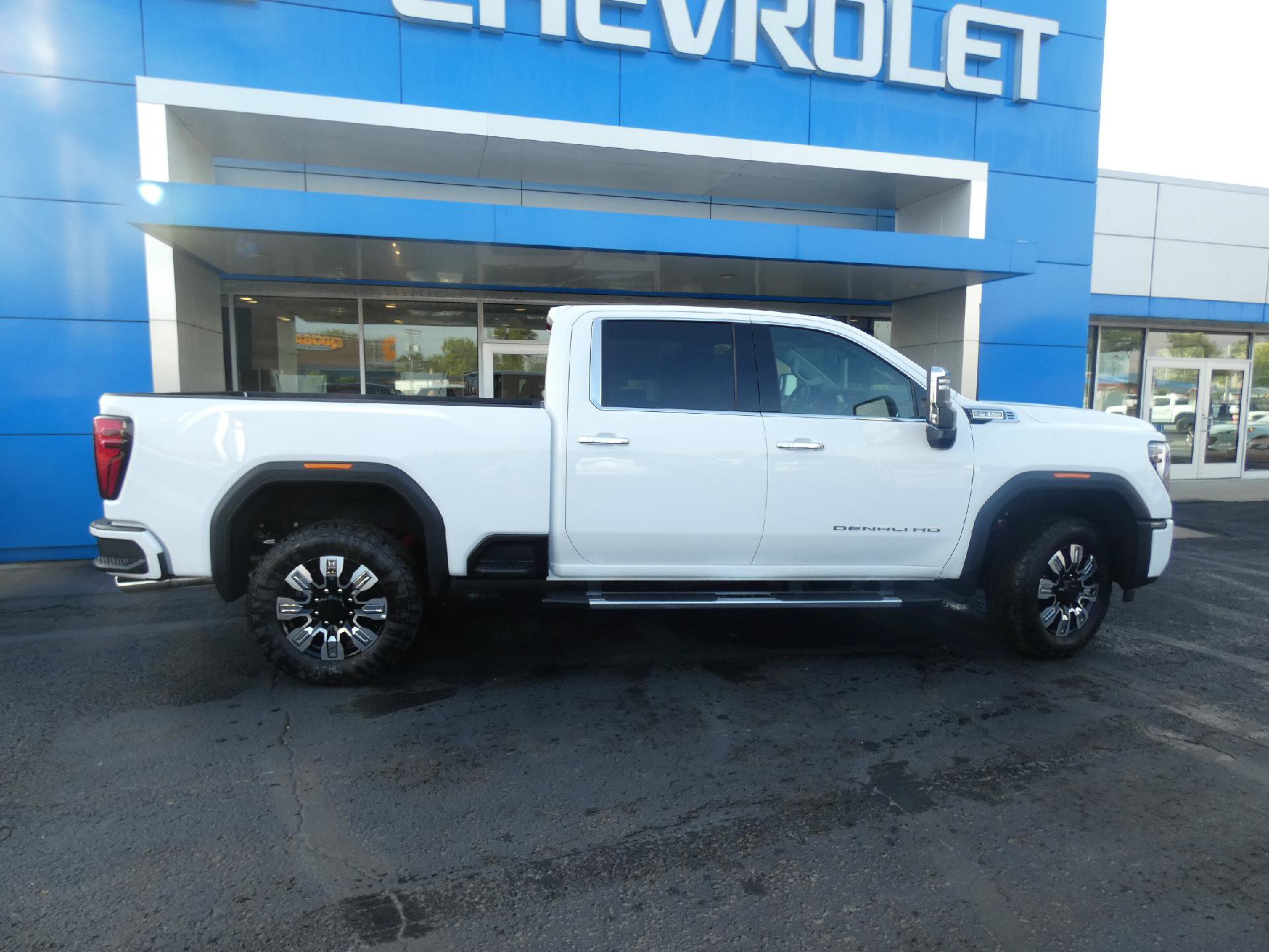 New 2026 GMC Sierra 3500 Denali w/ Denali Reserve Package AWD/4WD image 2