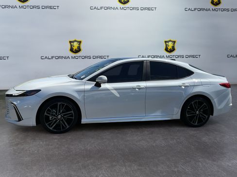 Used 2025 Toyota Camry XSE FWD image 8