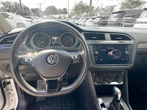Used 2021 Volkswagen Tiguan SE image 12