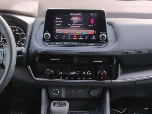 Certified 2022 Nissan Rogue SV FWD image 18
