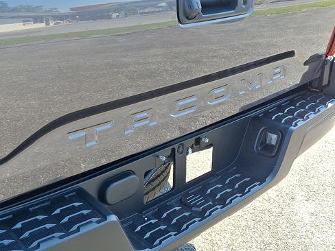 Used 2022 Toyota Tacoma SR image 29