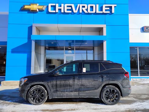 Used 2022 GMC Terrain SLT w/ Elevation Edition image 6