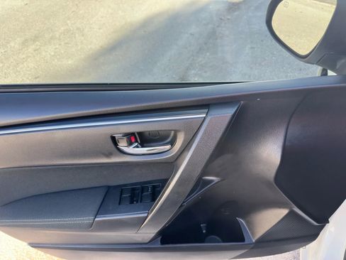 Used 2017 Toyota Corolla SE image 31