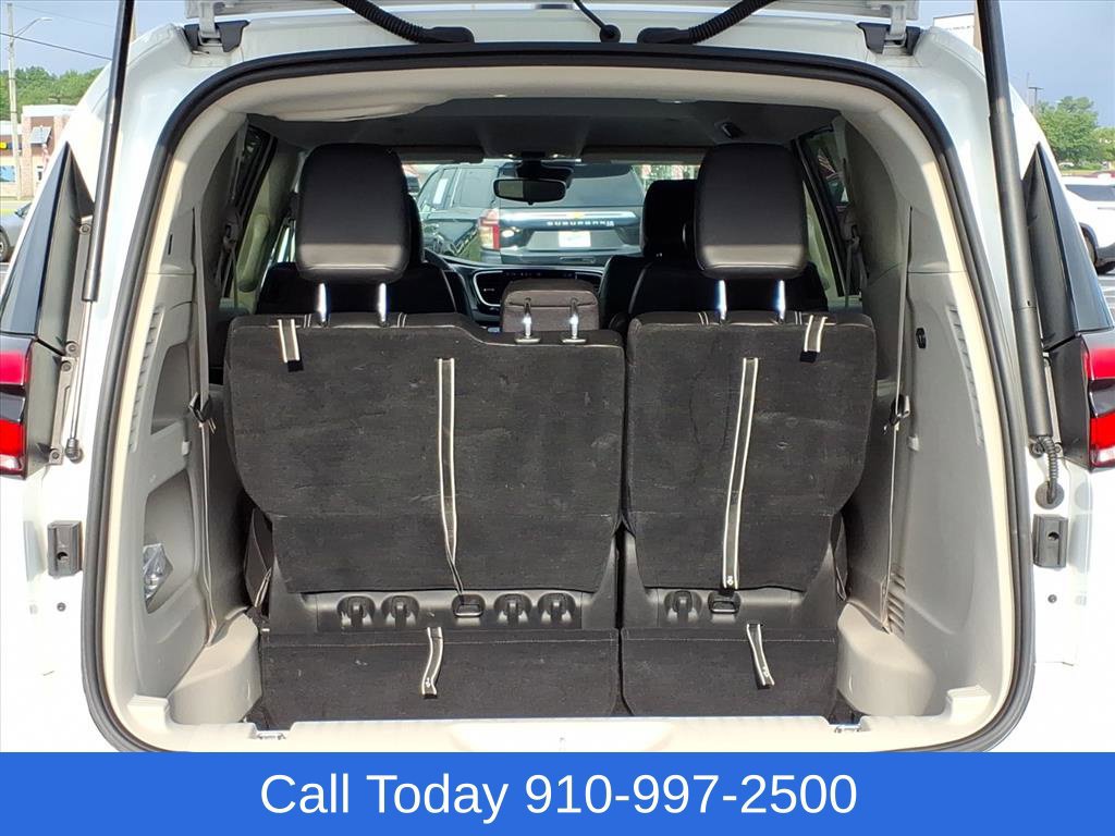 Used 2024 Chrysler Pacifica Touring-L FWD image 22