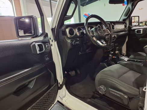 Certified 2019 Jeep Wrangler Unlimited Sahara AWD/4WD image 15