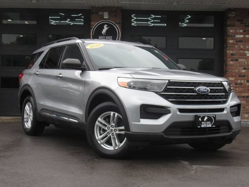 Used 2020 Ford Explorer XLT w/ Comfort Package AWD/4WD image 2