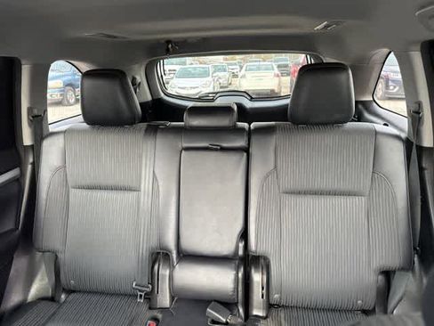 Used 2016 Toyota Highlander Plus image 6