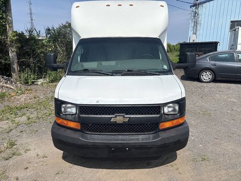 Used 2014 Chevrolet Express 3500 Extended RWD image 3