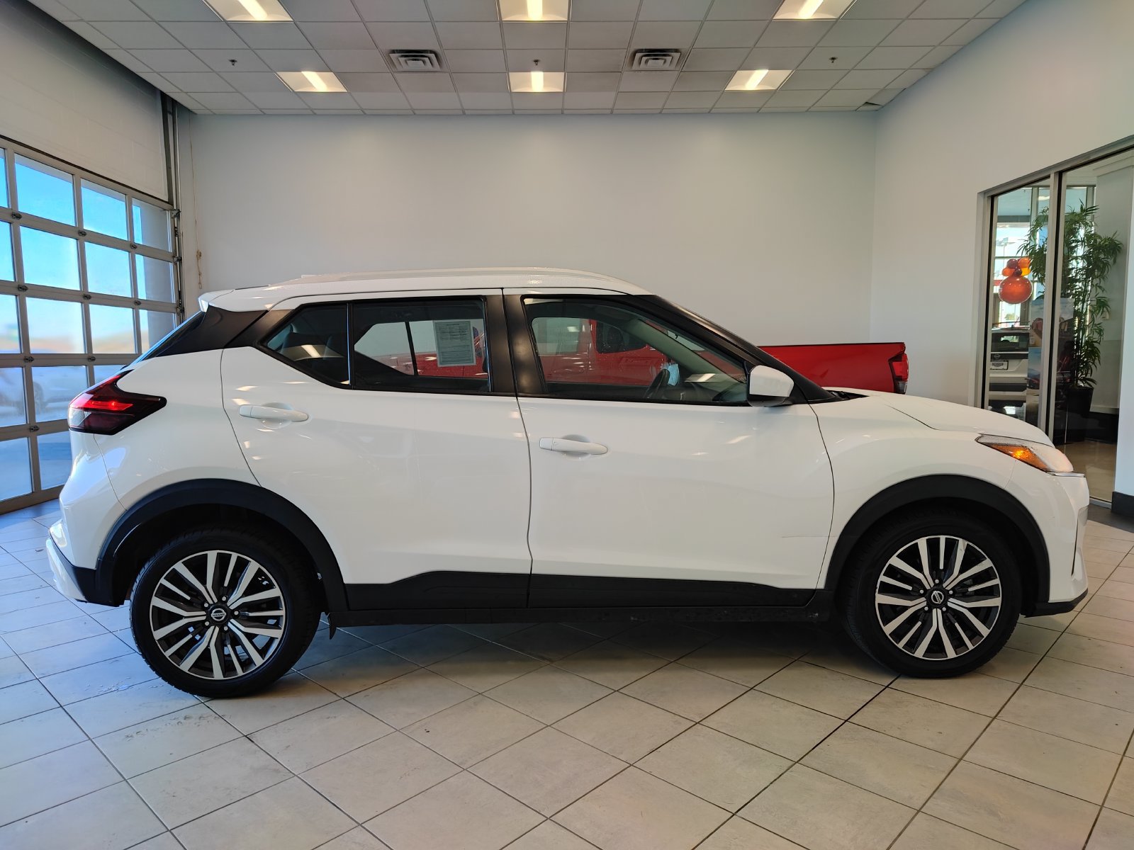 Used 2021 Nissan Kicks SV FWD image 2
