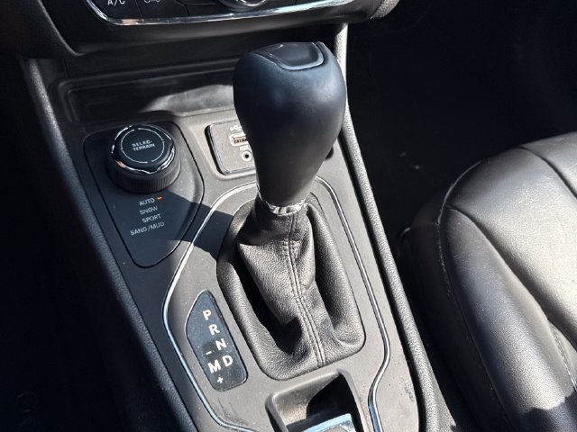 Used 2020 Jeep Cherokee Latitude Plus AWD/4WD image 32