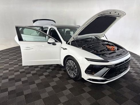 Used 2025 Hyundai Sonata Limited FWD image 15