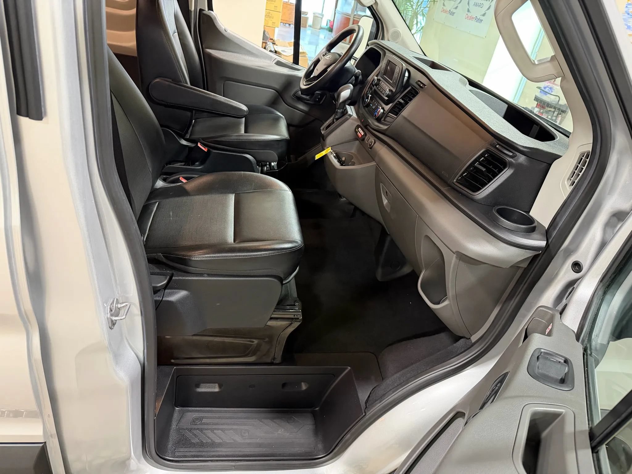 Used 2020 Ford Transit 250 Medium Roof RWD image 29