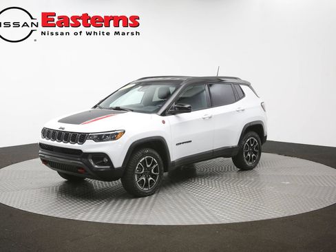 Used 2025 Jeep Compass Trailhawk w/ Trailer Tow Group AWD/4WD image 54