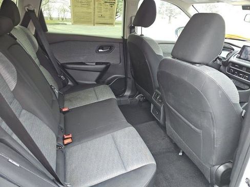 Used 2023 Nissan Rogue SV image 15