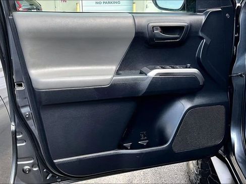 Used 2020 Toyota Tacoma SR5 image 17