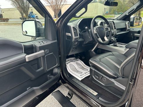 Used 2018 Ford F150 Platinum w/ Equipment Group 701A Luxury image 10