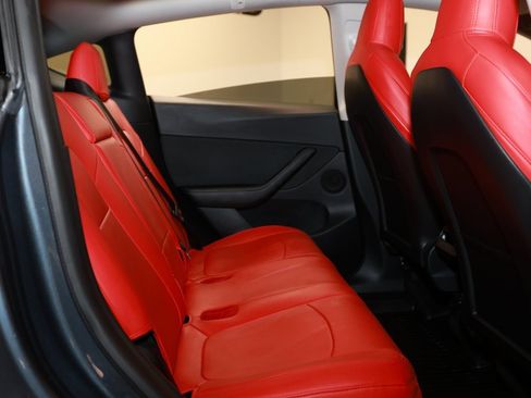 Used 2022 Tesla Model Y Long Range image 16