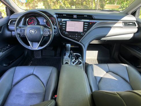 Used 2019 Toyota Camry XSE FWD image 13