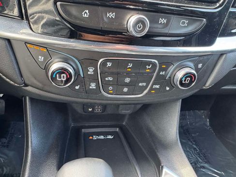 Used 2023 Chevrolet Traverse Premier FWD image 34