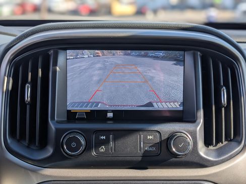 Used 2020 Chevrolet Colorado Z71 image 3